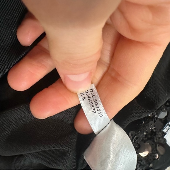 Nwot DKNY
SEQUINS AND MESH MINI SKIRT - Picture 4 of 4
